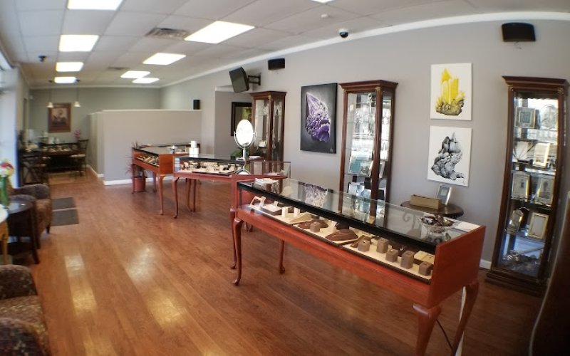 Expressions Jewelers — Jewelry store in Davenport