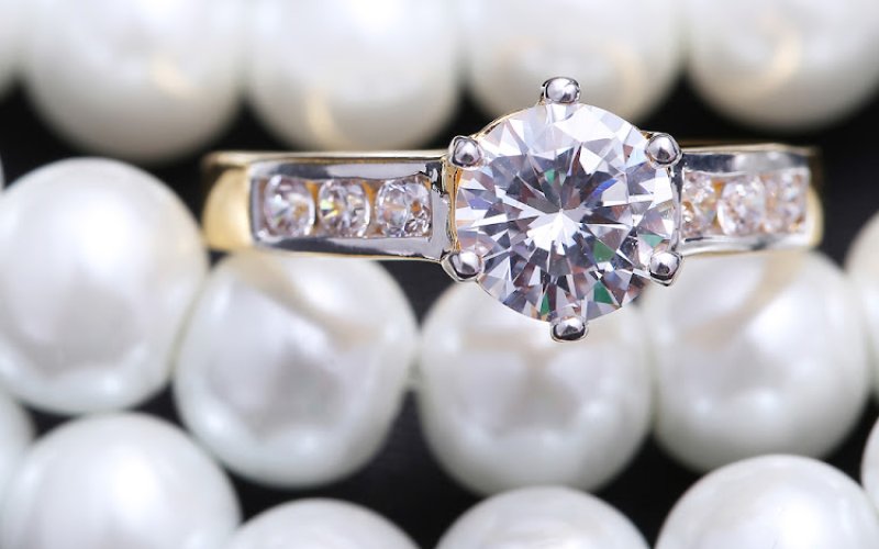 Lindquist Jewelers — Jewelry store in Erie