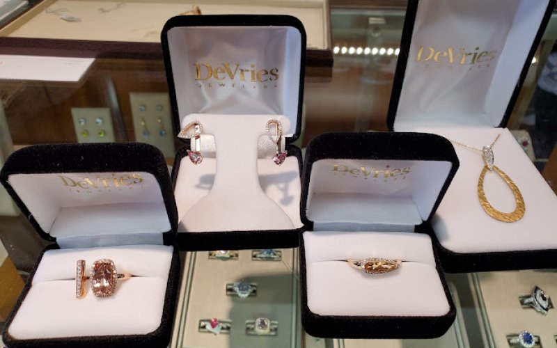 DeVries Jewelry Store — Jewelry store in Grand Rapids