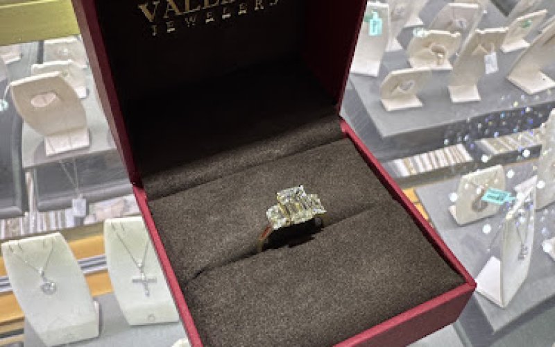 VALLIANI JEWELERS — Jewelry store in Rialto