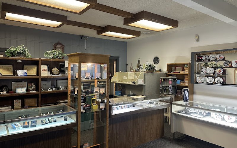 Quam's Watch Center