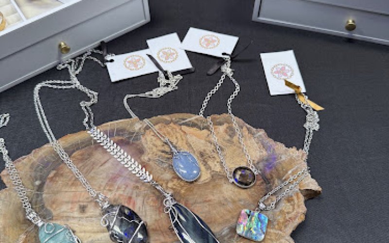 Petal And Chain — Jewelry store in West Jordan